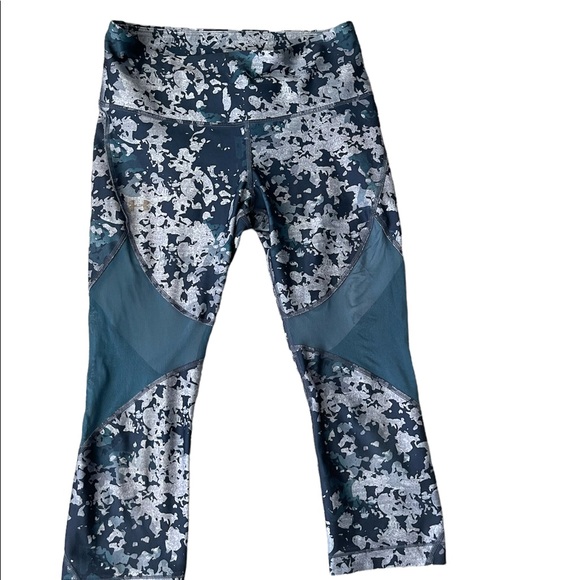 Under Armour Pants - Under Armour Mesh Capri Silver Metallic Print